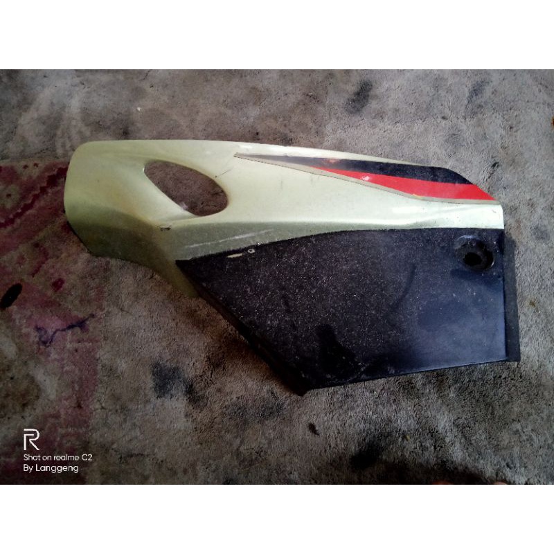 cover samping kanan penutup tempat aci yamaha fis r FIz FIZ R original second layak pakai