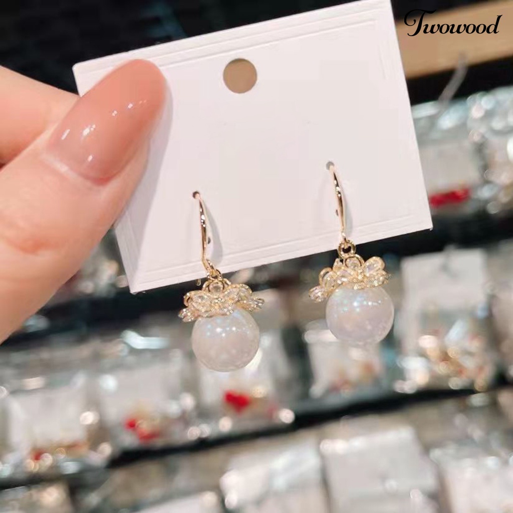 1 Pasang Anting Hoop Liontin Bunga Mutiara Berlian Imitasi Bahan Alloy Untuk Wanita