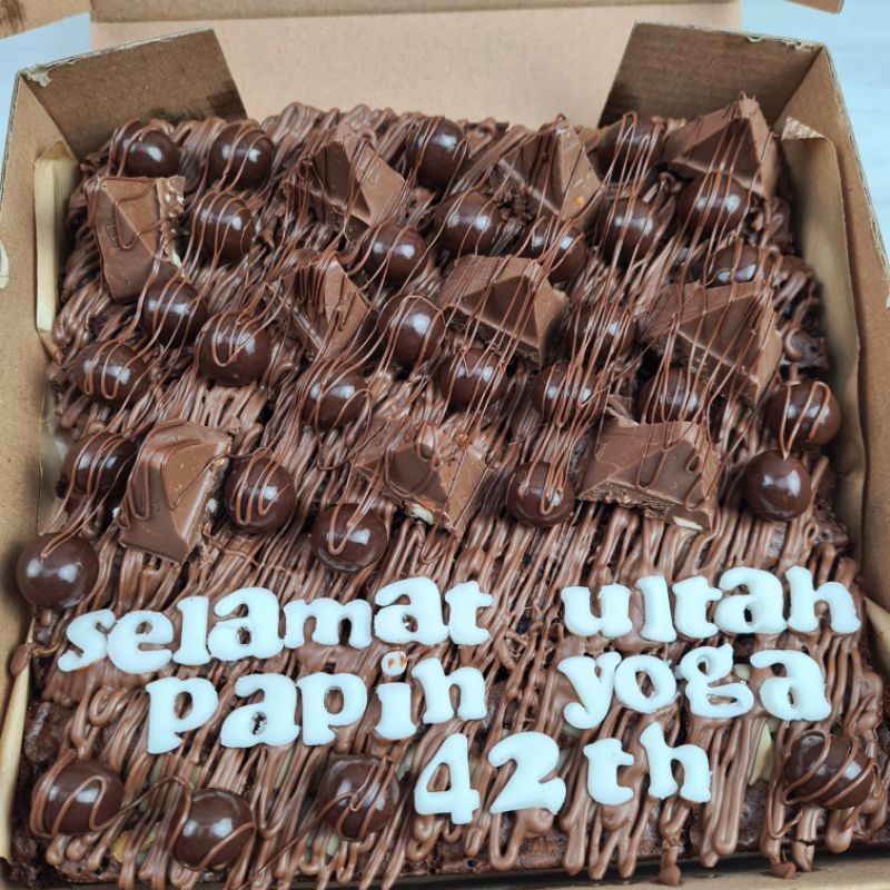 BROWNIES BAKAR ULANG TAHUN