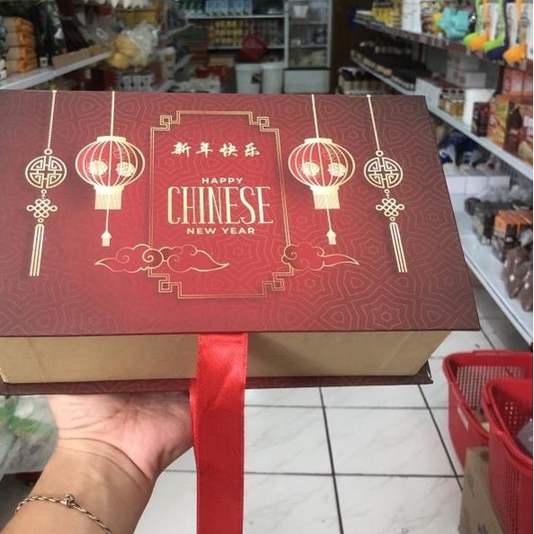 

Kotak imlek 25 x 15 tinggi 8 motif city china hard box kardus lapis - Merah