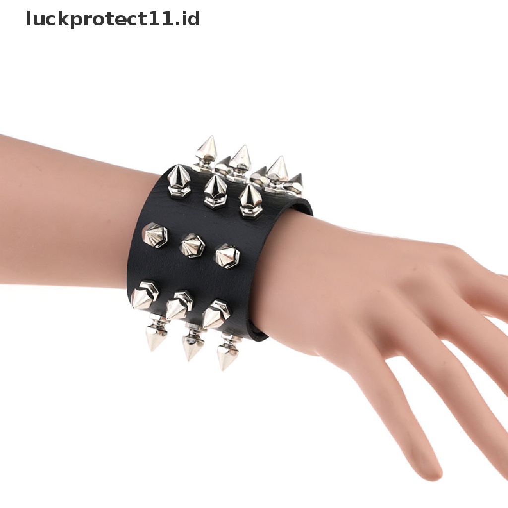 Gelang Bahan Kulit PU Aksen Rivet Tiga Baris Gaya Punk Gothic Rock Untuk Hadiah