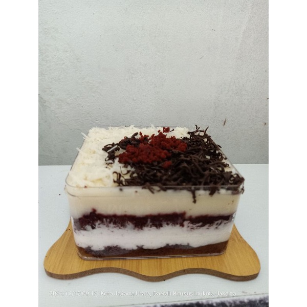

Red Velvet ukuran box 10*10*6 cm