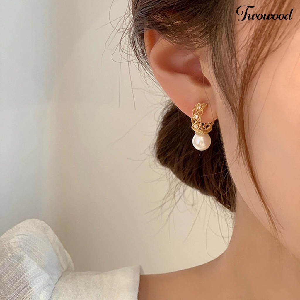 1 Pasang Anting Hoop Bentuk Lingkaran Geometris Aksen Mutiara Tiruan Kilau Gaya Elegan Untuk Wanita