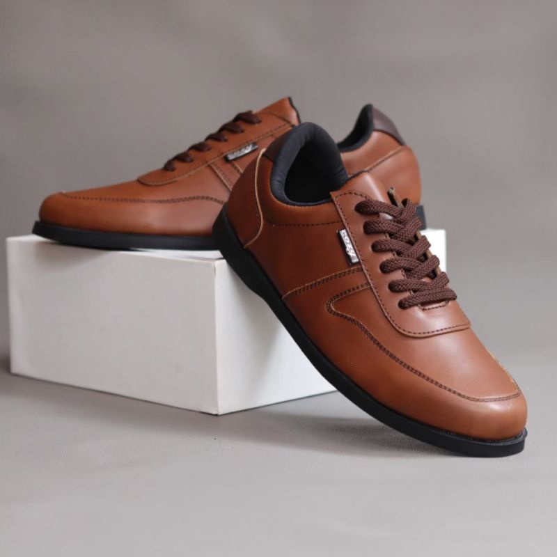 Sepatu Casual Pria Sneakers Pria Kasual Formal Polos Ori Pria Kulit Sintetis Kerja Kuliah Cozy Cosenza