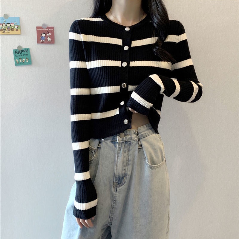 Outer Cardiga Rajut Tipis Lengan Panjang Kancing Vintage Outer