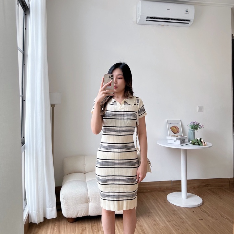 Aubriella Dress Rajut Hitam Korean Style Garis Bodycon Lengan Pendek
