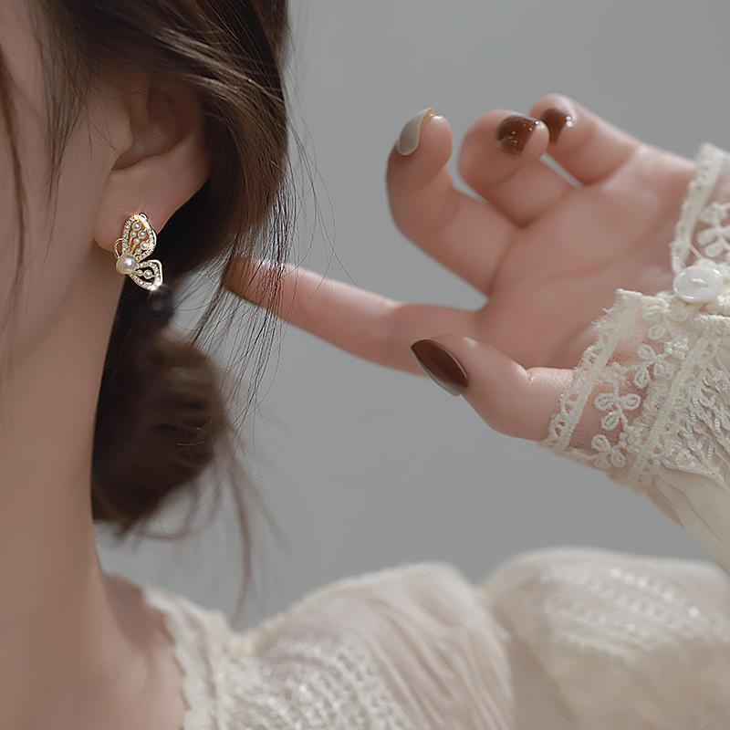 Anting Kupu-Kupu Mutiara Lucu Manis Aksesoris Korea Wanita