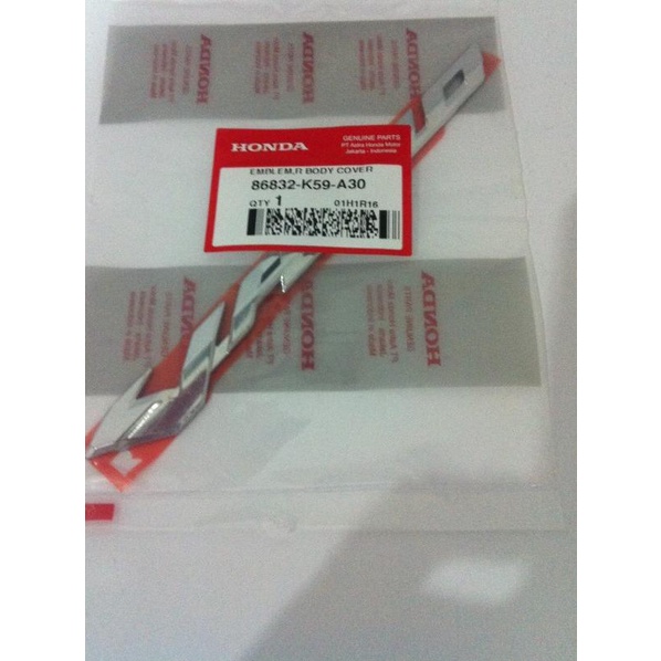 EMBLEM 3D VARIO 150 KANAN