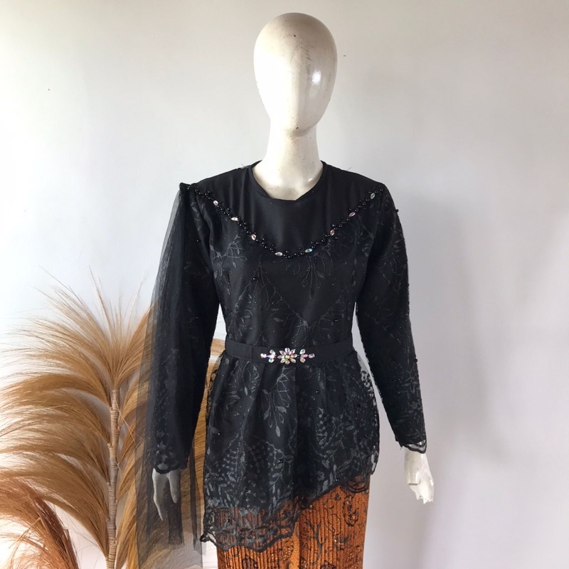 Kebaya hitam/kebaya wisuda/kebaya kondangan hitam