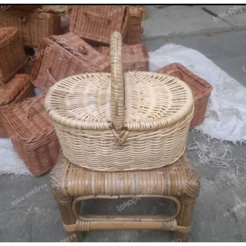 

Keranjang Piknik Rotan Kecil Hampers Rotan 25cm x 17cm x 10cm