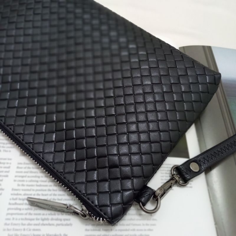 Preloved Tas Pria  Clutch Ala Bottega Balck Hand Bag