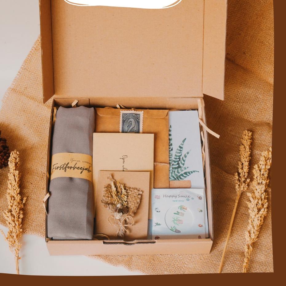 

경 AESTHETIC GIFT BOX / EXCLUSIVE GIFT BOX HIJAB ESTETIK / KADO / KADO WISUDA ULANG TAHUN Flash Sale