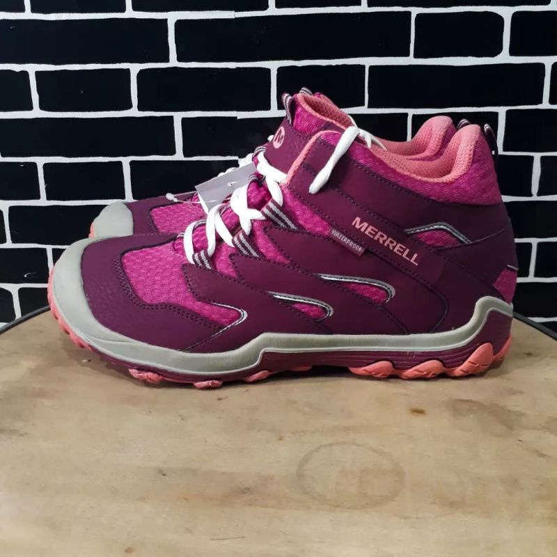 SEPATU MERREL