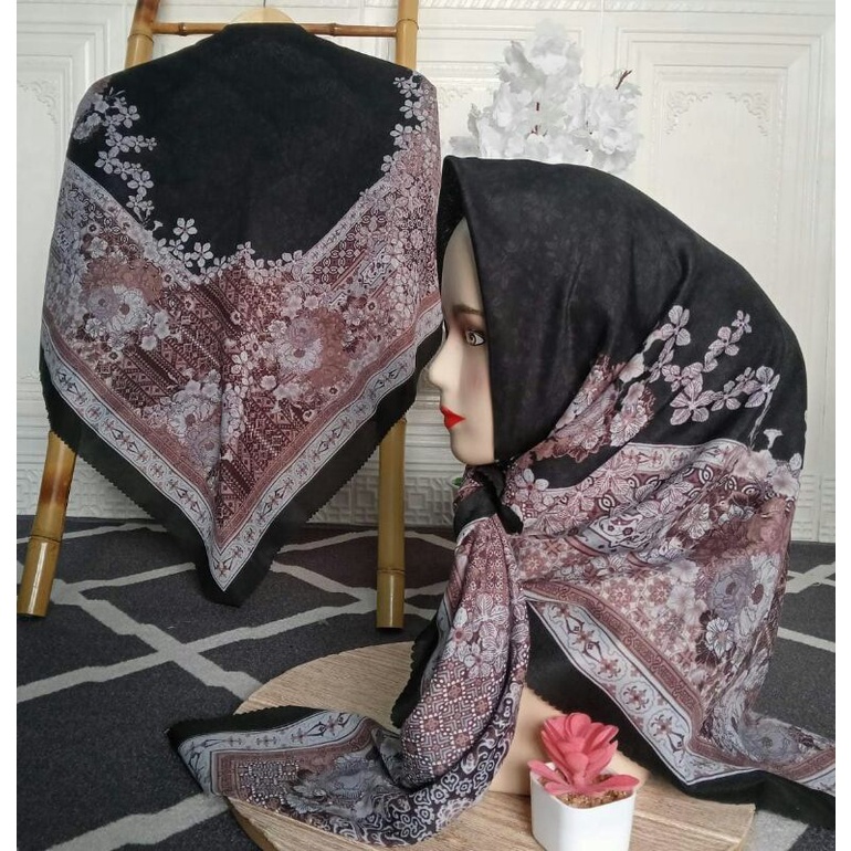 hijab voal premium terlaris motif bunga bunga hitam