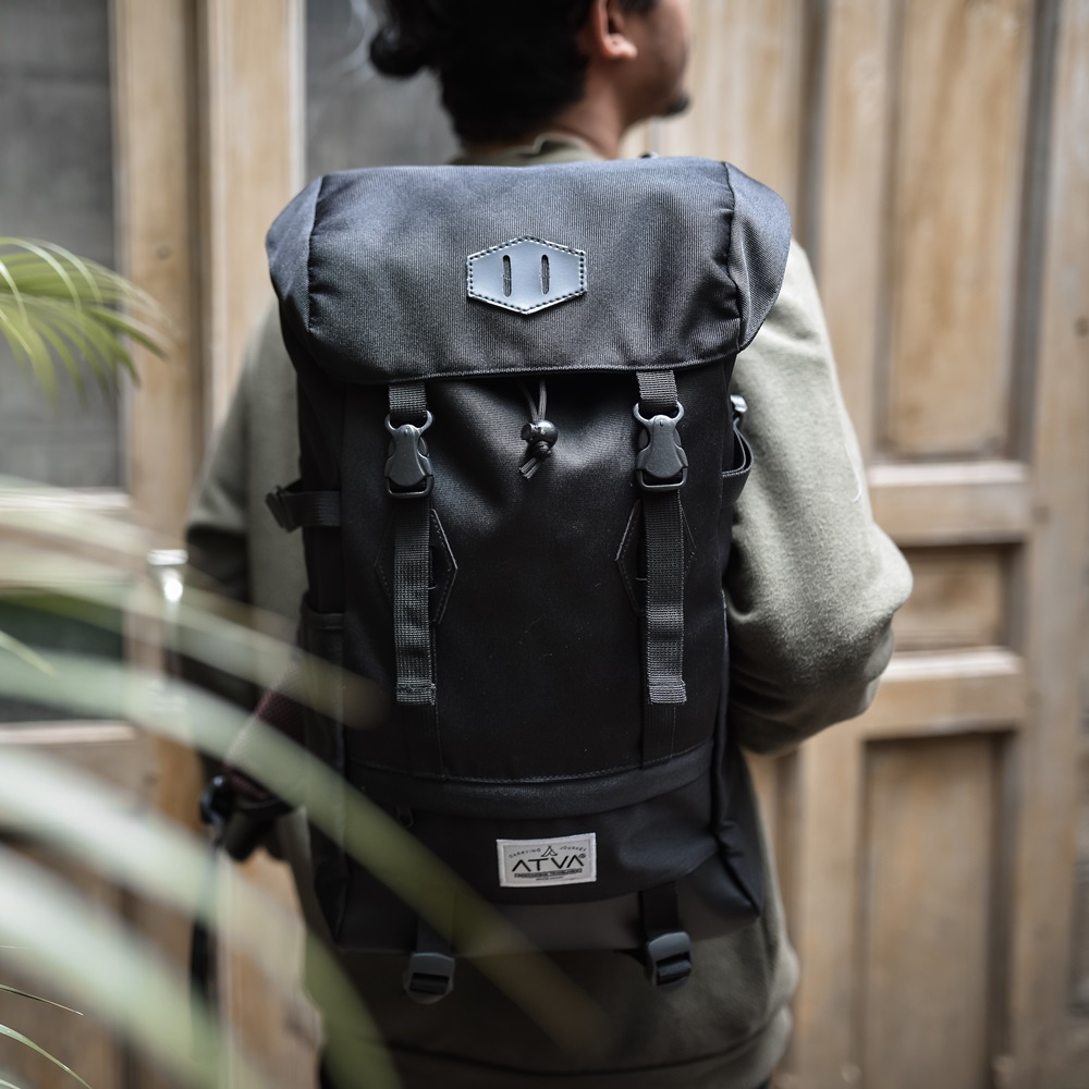 LIDDER BLACK ORIGINAL x ATVA Tas Ransel Casual Hitam Pria Daily Backpack Kuliah Kampus Kerja Kantor Sekolah SMA SMK Remaja Dewasa Tas Punggung Laptop Ukuran Besar 14 Inch Bagpack Distro Premium Outdoor Travel Traveling Bag Keren Terbaru Kekinian Branded