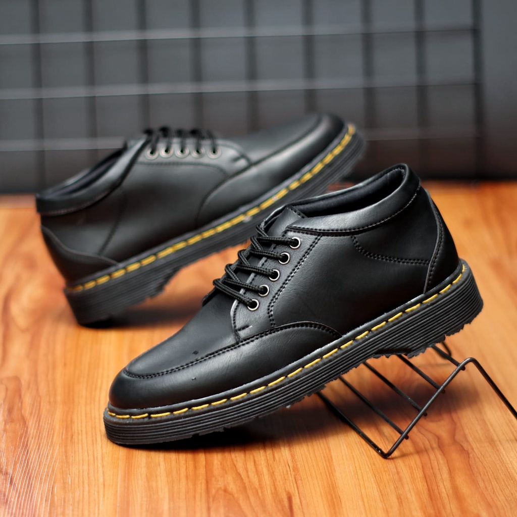 DHOMIN Sepatu Formal Casual Low Boots Docmart Hitam Kulit Sintetik Pantofel Kerja Kantor Kuliah