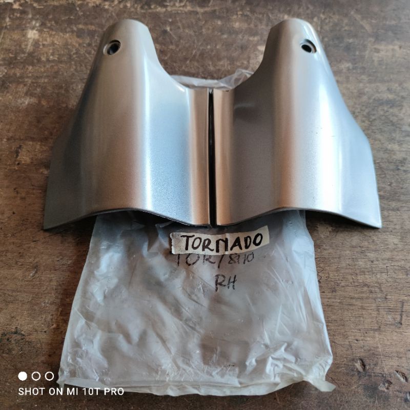 Tutup Shock Depan Suzuki Tornado GX GS Silver Original Suzuki