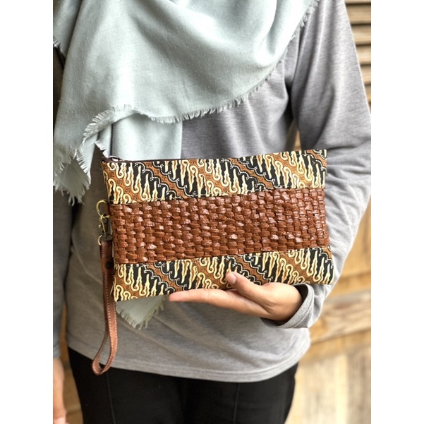 Dompet batik kombinasi kulit anyam (motif batik di kirim random)