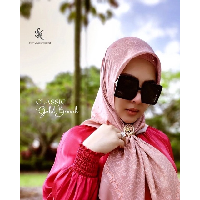Classic Gold Brooch Syahrini