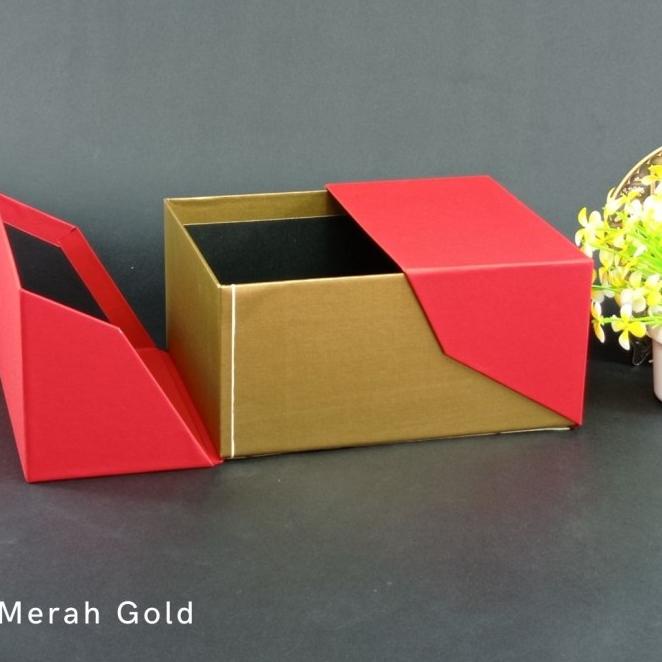 

BOX HAMPER - HARDBOX - KOTAK KADO - ukuran 25 cm x 20 cm x 12 cm - Merah Gold