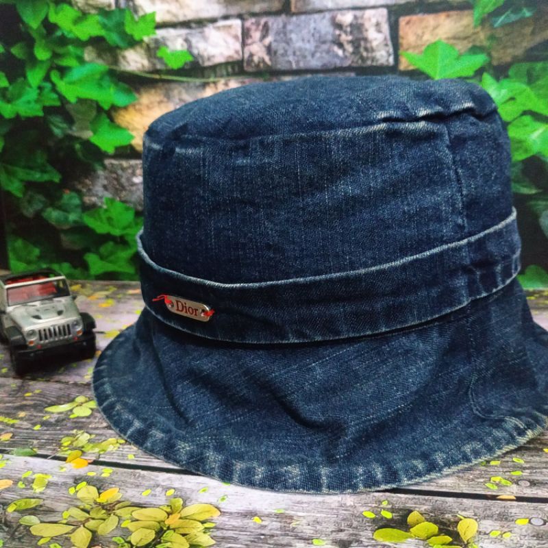 topi bucket cristian dior anak