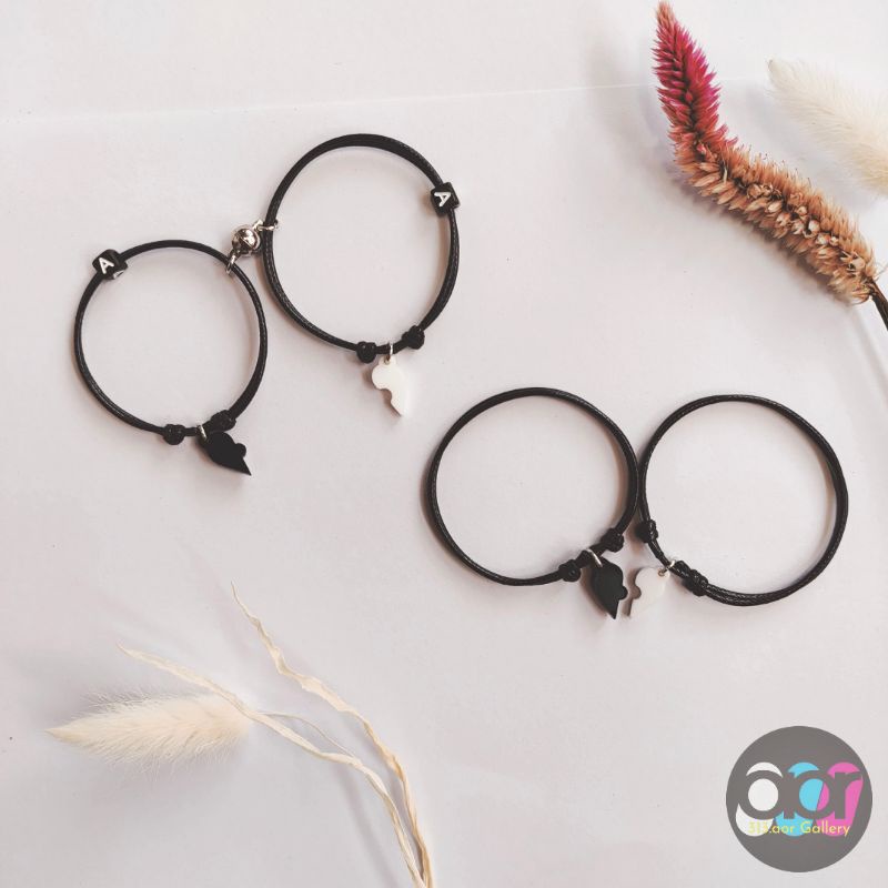 Isi 2 Gelang PUZZLE Hitam Putih LOVE dengan magnet FREE INISIAL HURUF persahabatan / friend / bestie
