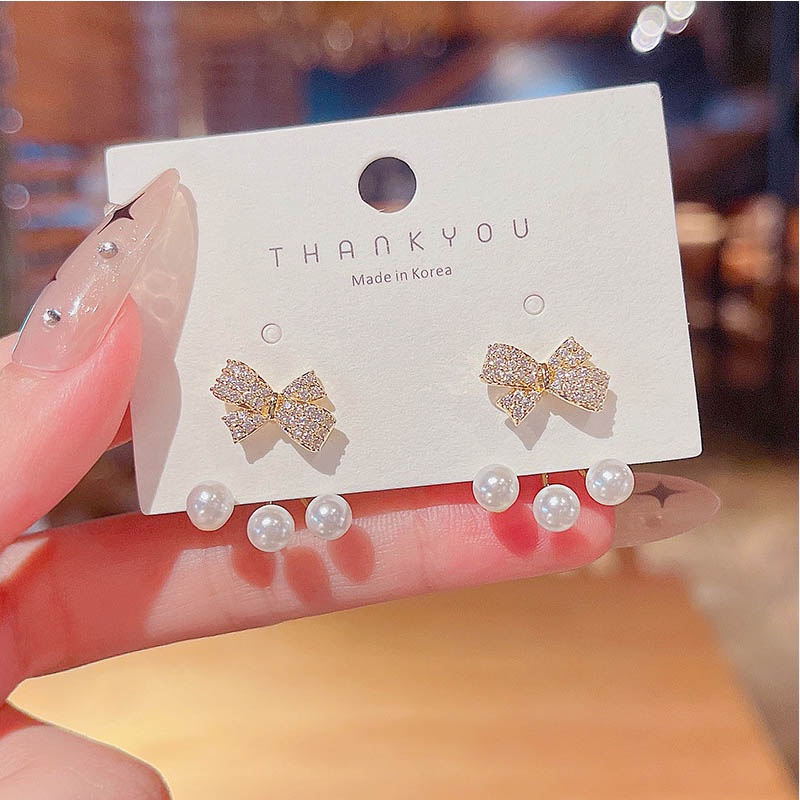 Anting Tusuk Gantung Desain Bunga Hias Mutiara Gaya Korea / Unik / Elegan Untuk Wanita