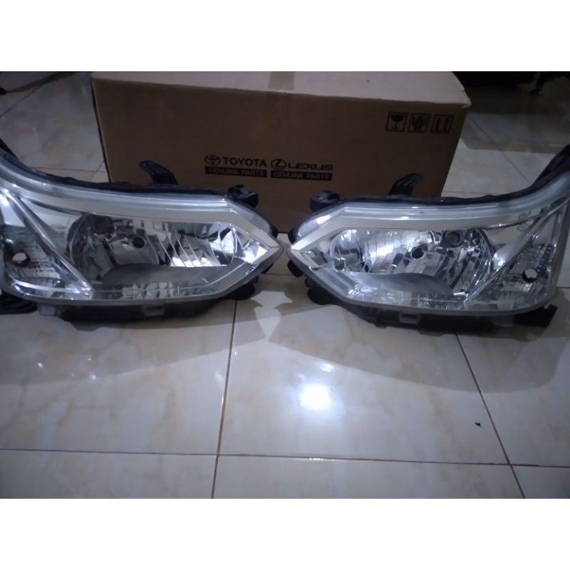 Headlamp avanza 2015 2016 2017 2018 Second Original