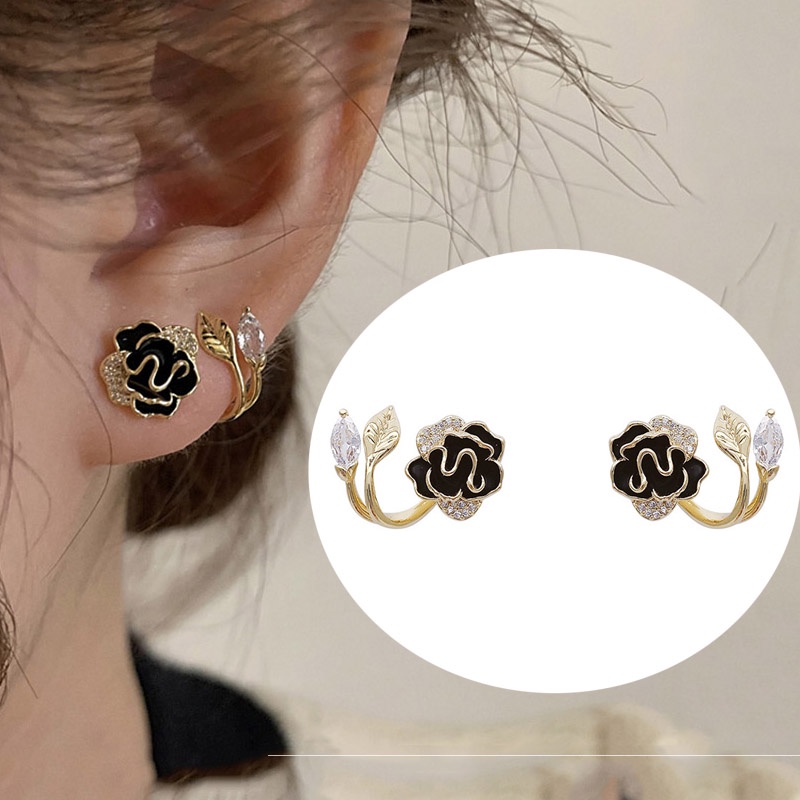 Anting Tusuk Bentuk Bunga Camellia Aksen Berlian Imitasi Gaya Retro Untuk Wanita