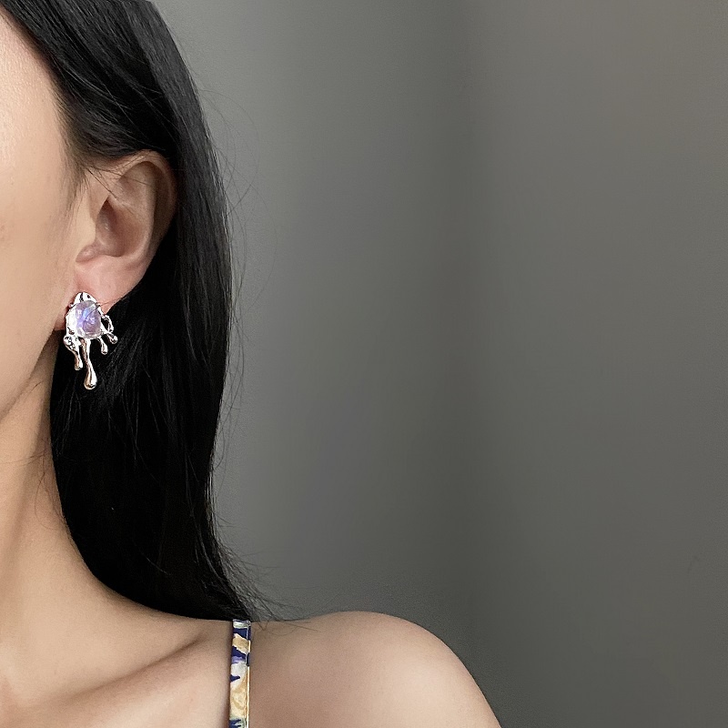 Anting Stud Bentuk Tetesan Air Tidak Teratur Warna Silver Untuk Wanita