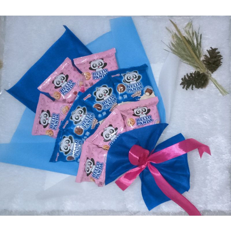 

Buket snack cantik bisa untuk hadiah ulang tahun wisuda atau acara lain nya