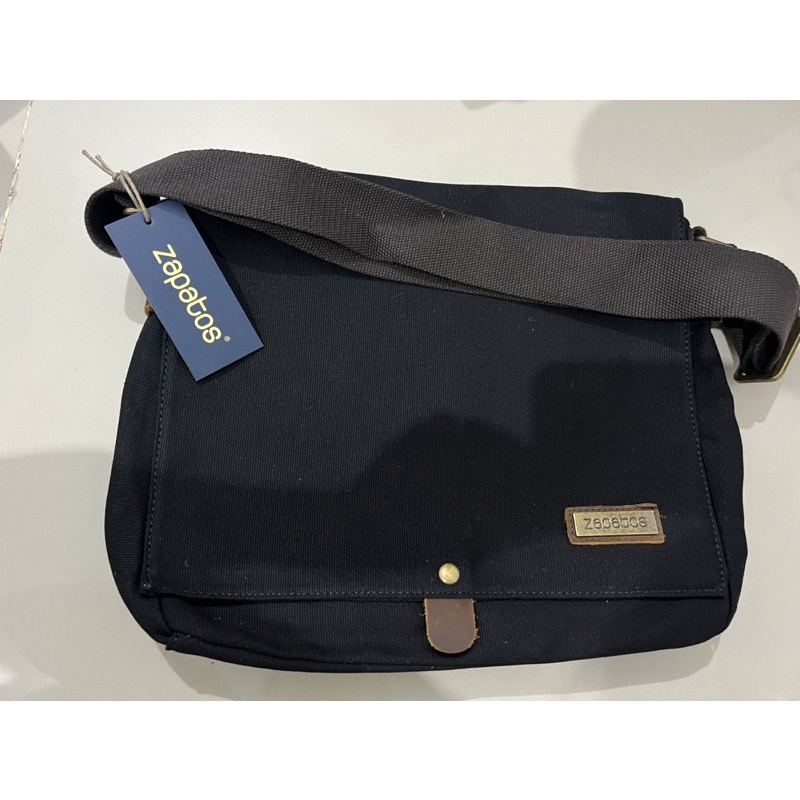 Zapatos sling bag