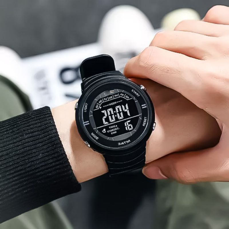 Jam Tangan Digital Pria Anti Air Bisa Dibawa untuk Berenang