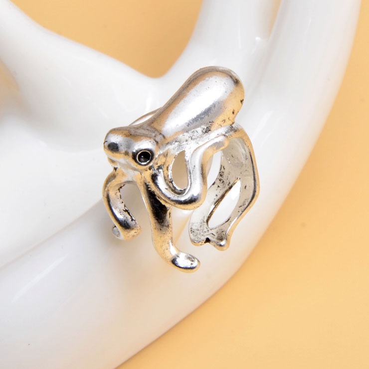 Cincin Bahan titanium steel Bentuk Gurita Gaya Vintage Untuk Pria
