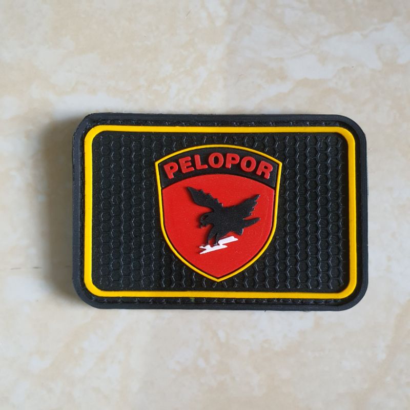 patch rubber logo pelopor kotak lis kuning / polisi / polri / police / tempelan emblem karet velcro