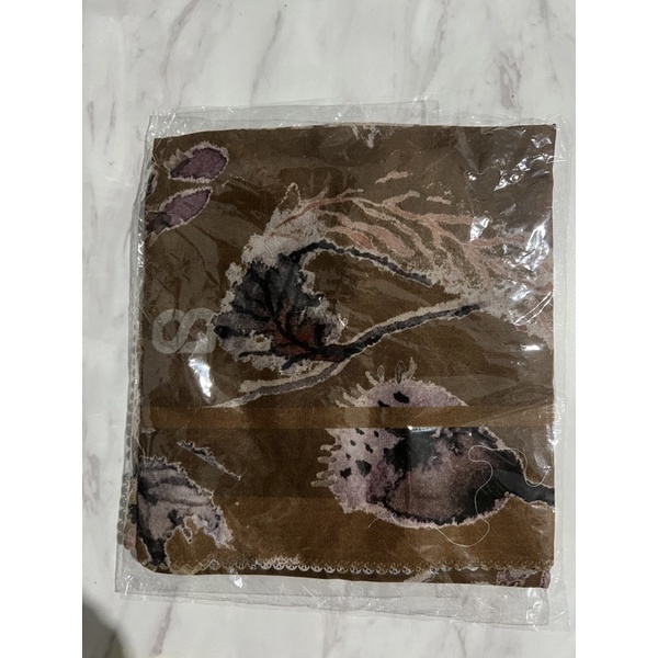 NEW as is item buttonscarves le costa Bronze