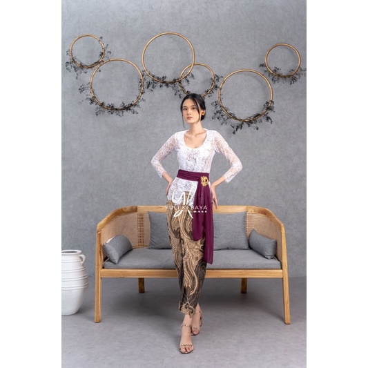 Kebaya Tepi Semi Italy Mawar | Set Kebaya Wisuda Modern