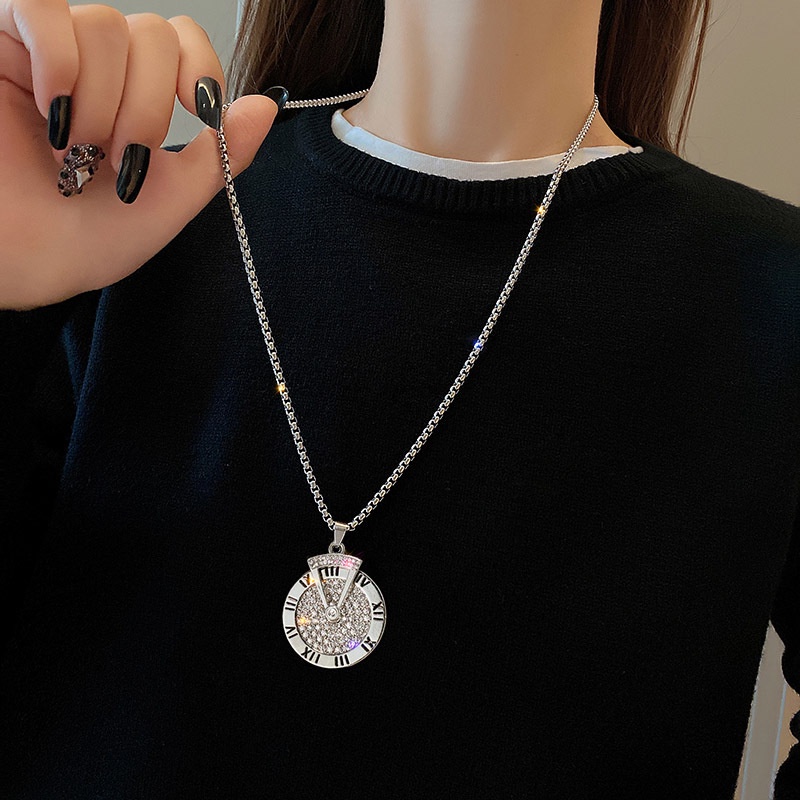 Kalung Rantai Liontin Angka Romawi Aksen Zircon Gaya Hip Hop Untuk Wanita
