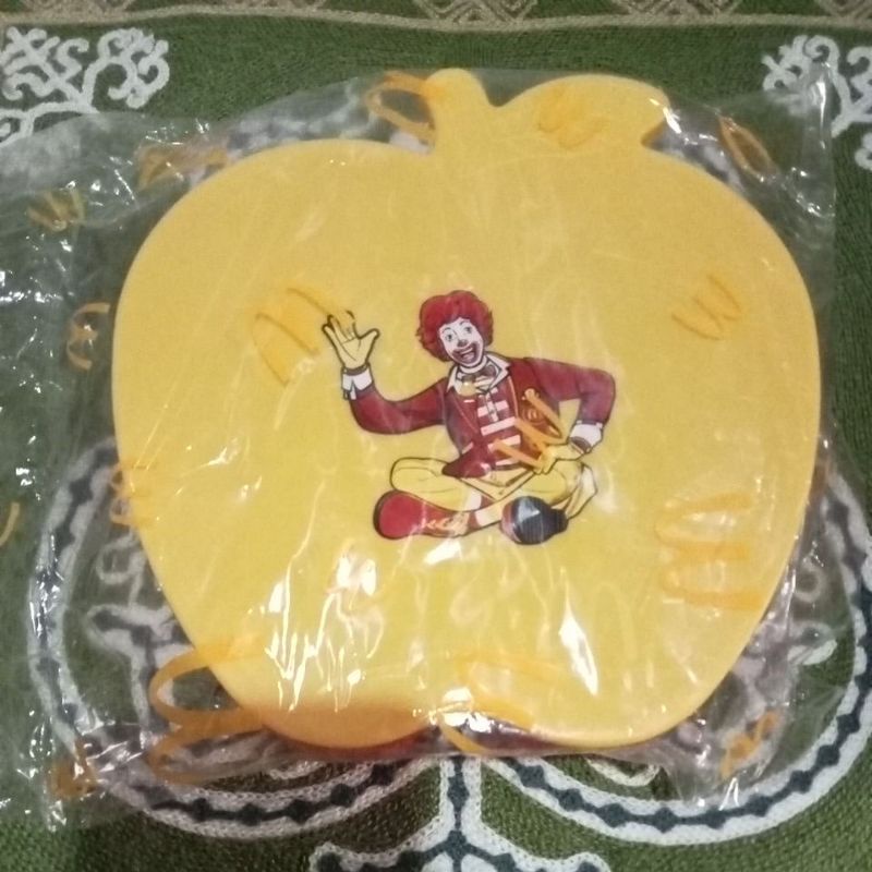 mainan mc donalds - tempat makan mc donalds _ gambar ronald  (segel) warna kuning merah