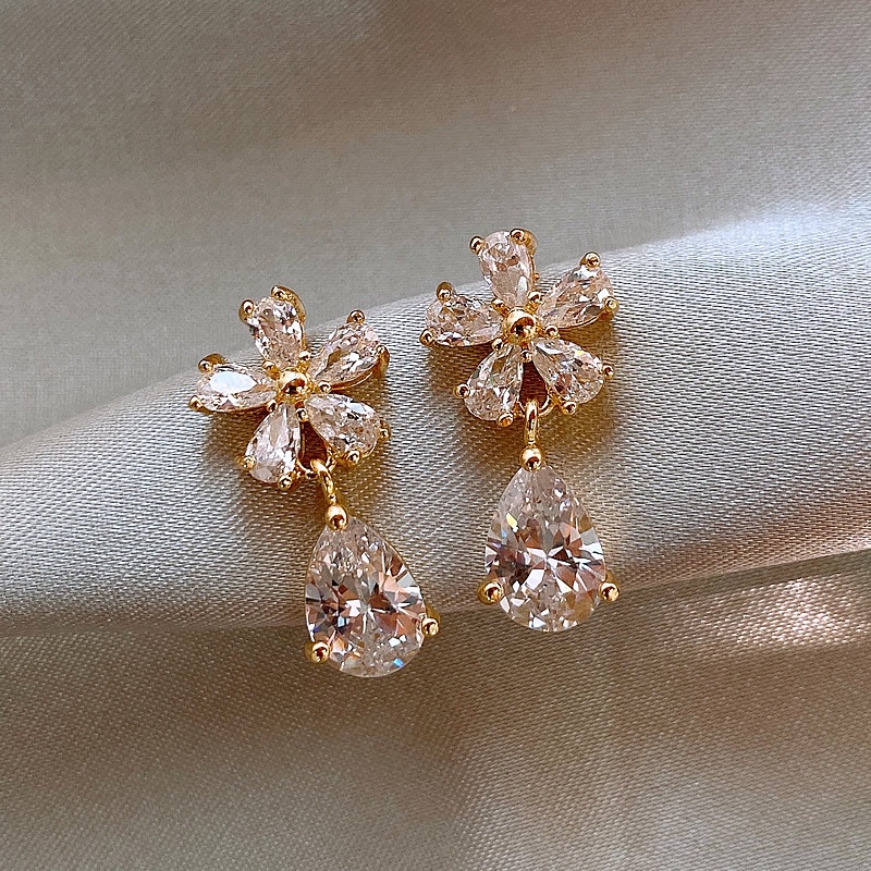 Anting Tusuk Gantung Desain Bunga Hias Zircon + Berlian Gaya Korea Untuk Wanita