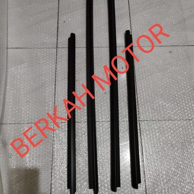 Karet Pelipit Kaca Luar Weather Strip Daihatsu Sirion 2011-2017 Ori