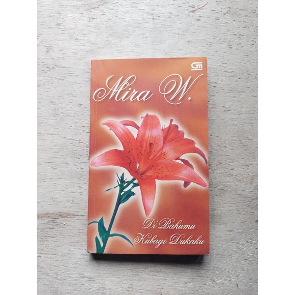 Original Buku Novel Di Bahumu Kubagi Dukaku Karya Mira W.