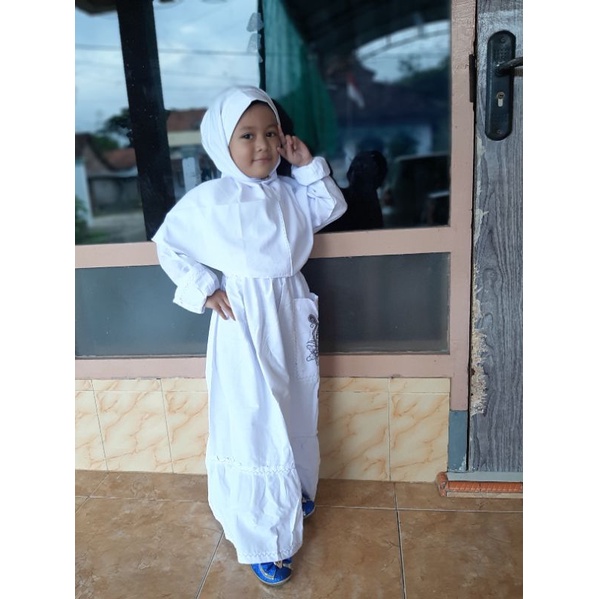 GAMIS ANAK PUTIH PUTRI  usia 3 - 14  thn bahan katun lgkap plus hijab harga promo original maulana