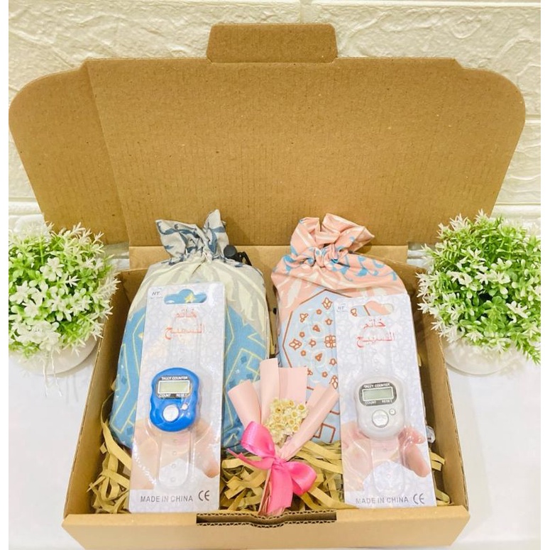 

Hampers Sajadah Travel Tasbih | Gift Set Box | Kado Pernikahan | Kado Ulang Tahun