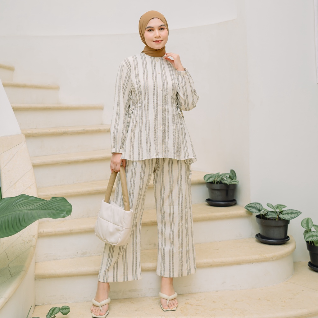 Jual Lozy Hijab Yuri Striped Set One Set Garis Shopee Indonesia