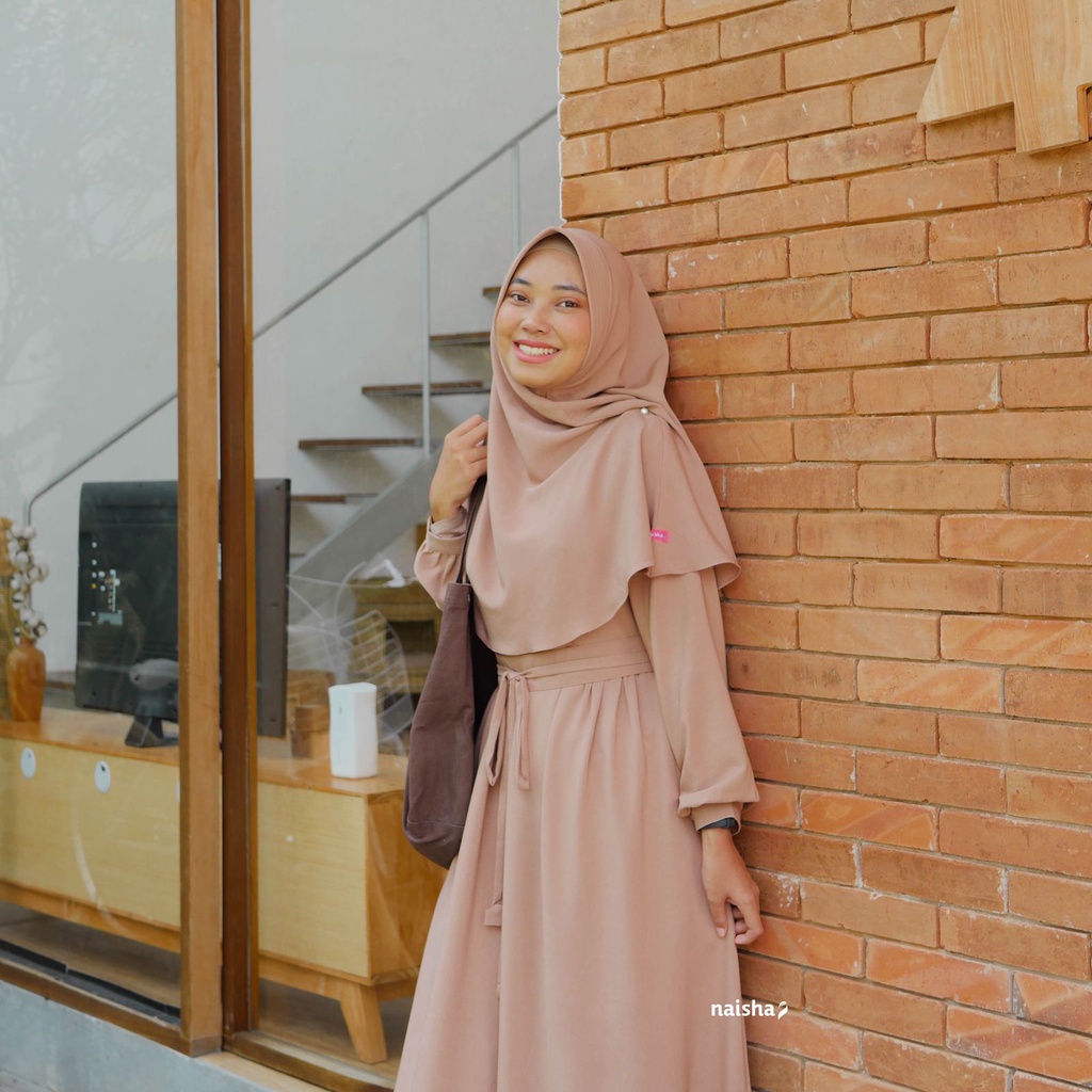 Naisha Official - Maira Bergo Pad Syar'i Instan Daily Khimar Muslimah-Beige