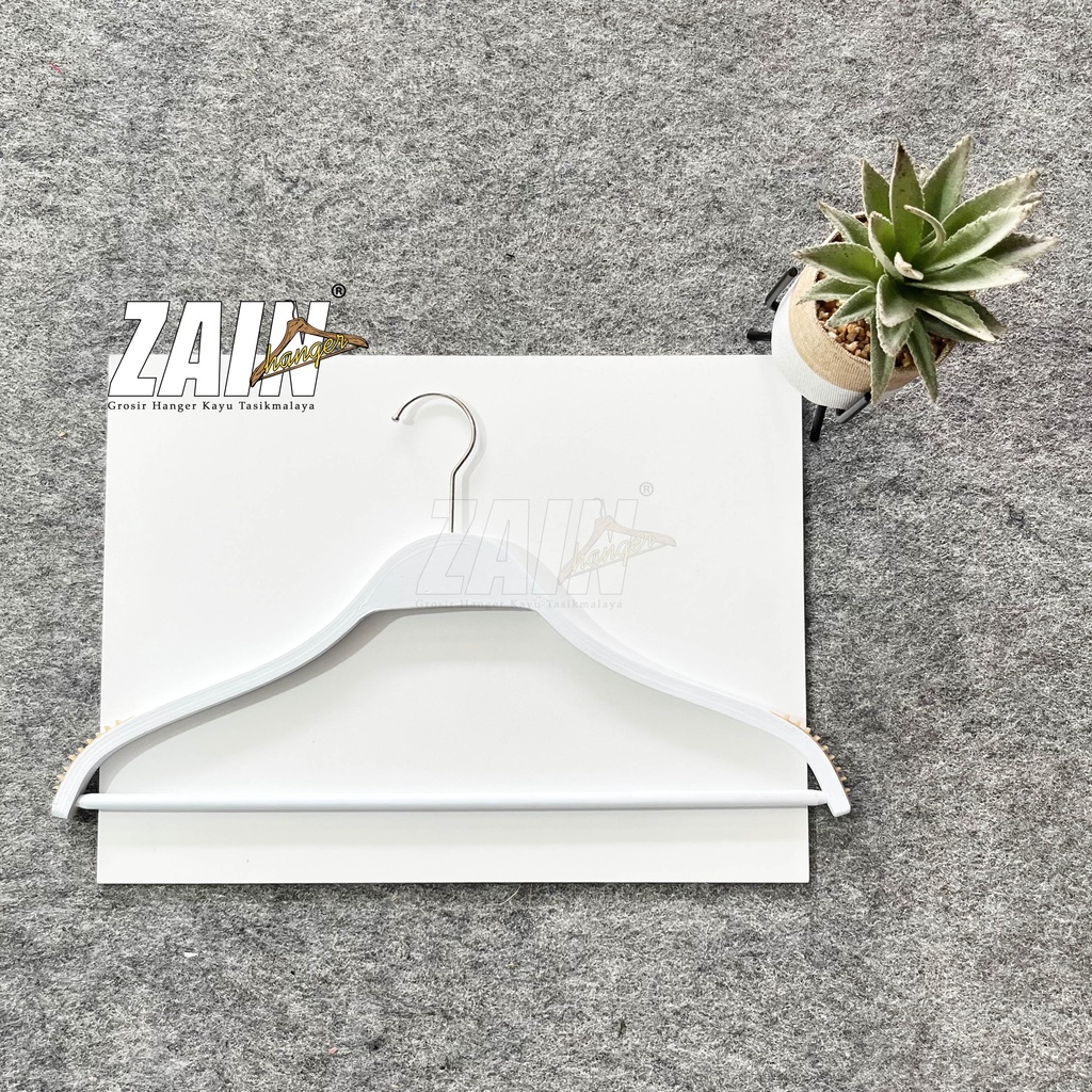 HANGER KAYU ZARA PUTIH PALANG
