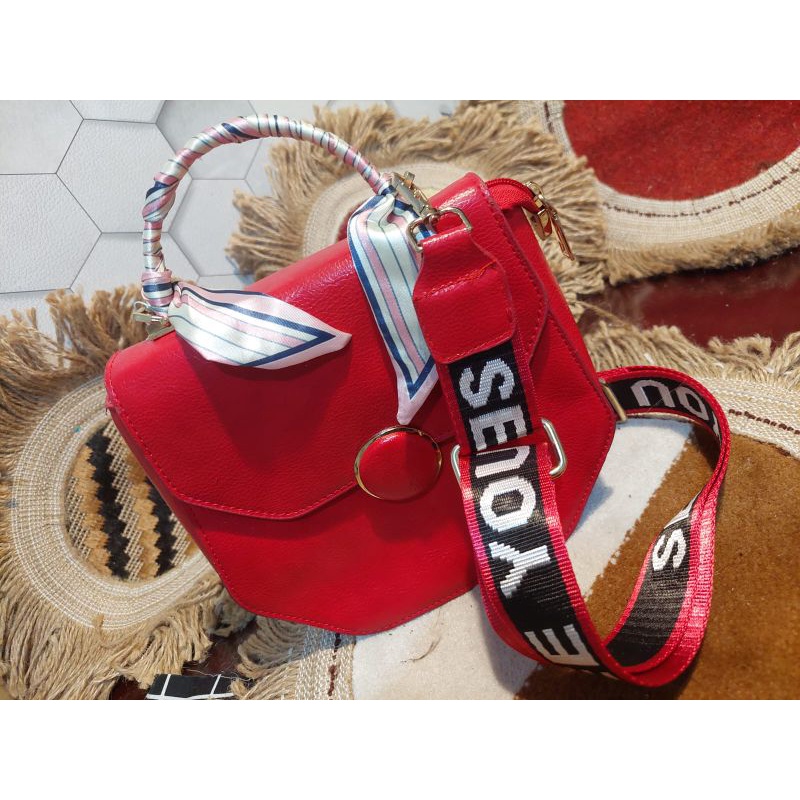 Tas Merah Wanita/Tas Slempang Wanita/Tas Dewasa/Tas Preloved/Tas Kekinian/Tas Pesta/Tas Kantor/Prelo