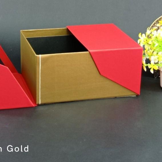 

BOX HAMPER - HARDBOX - KOTAK KADO - ukuran 25 cm x 20 cm x 12 cm - Merah Gold