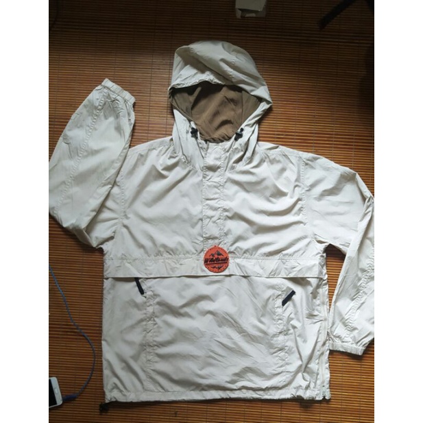 Jaket UNIQLO Mountain Anorak